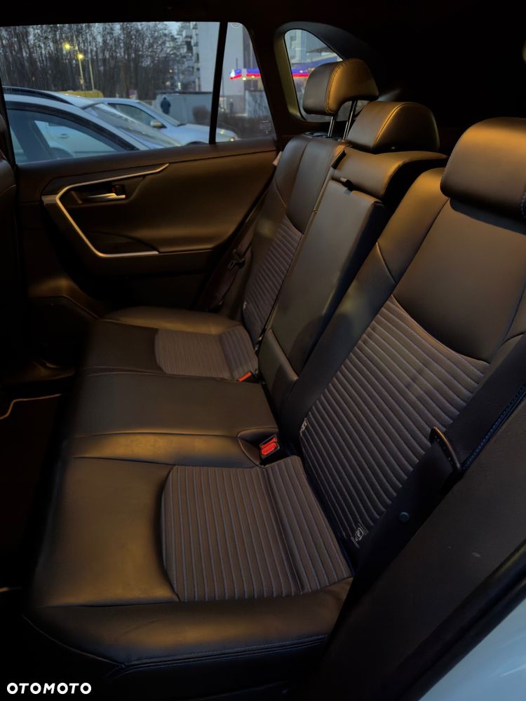 Toyota RAV4 2.5 Hybrid Black Edition by JBL 4x4 - 25