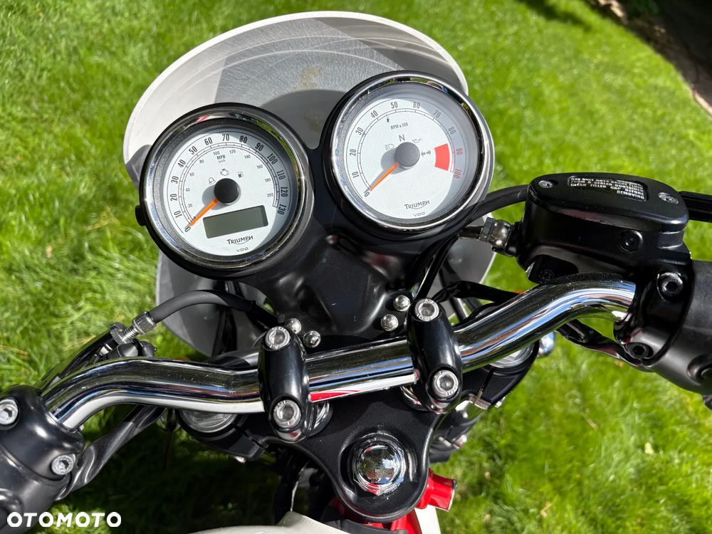 Triumph Thruxton - 10