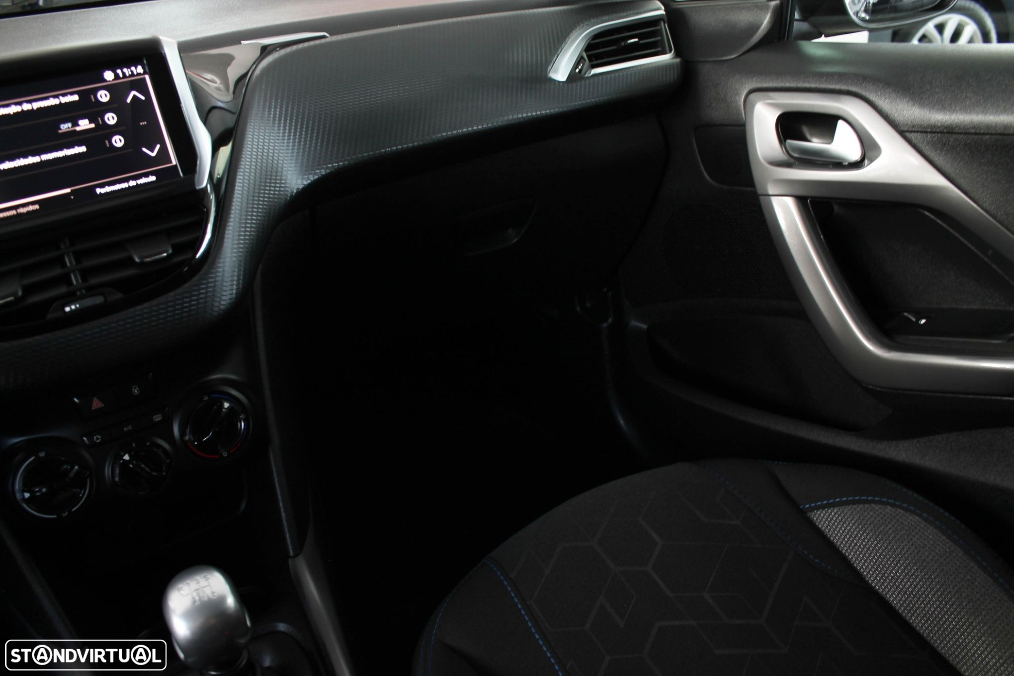 Peugeot 2008 1.5 BlueHDi Style - 21