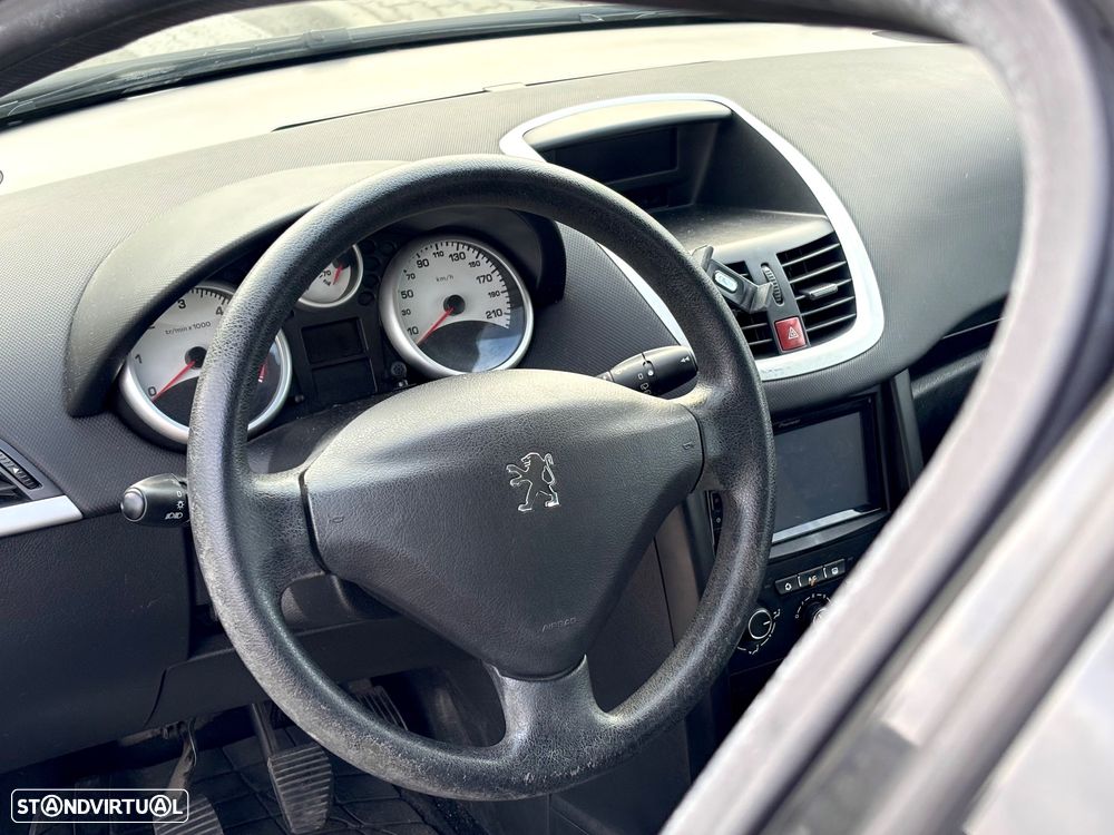 Peugeot 207 - 6