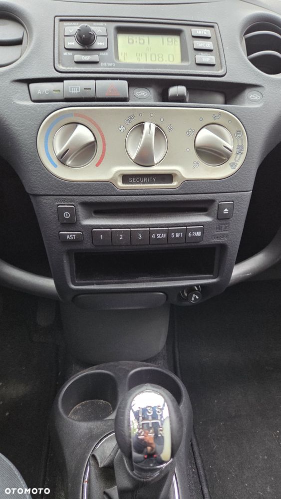 Toyota Yaris - 16