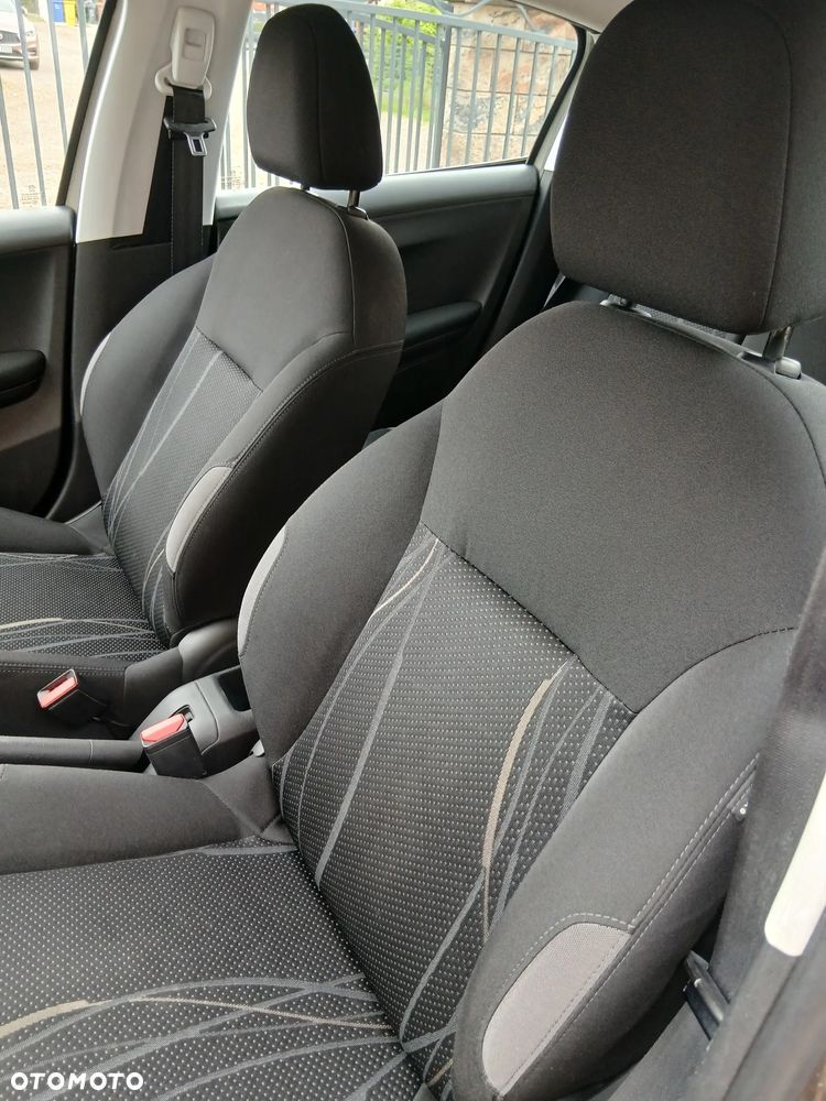 Peugeot 208 - 15