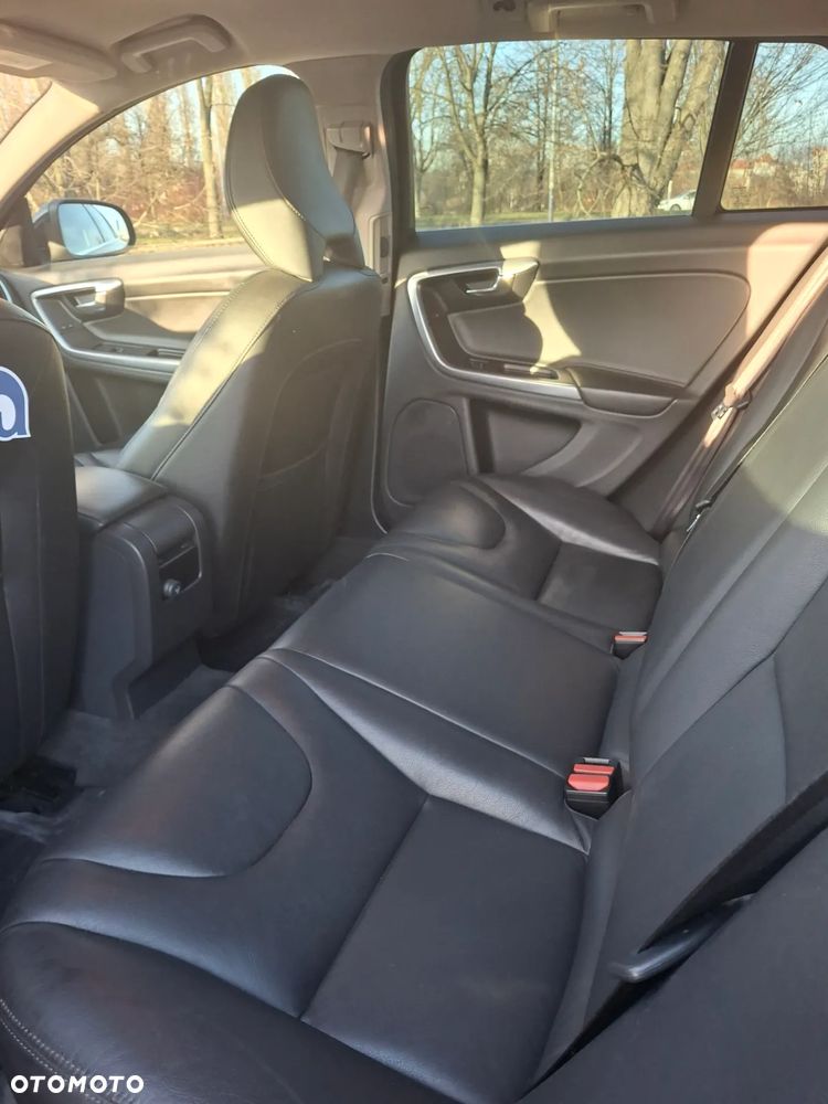 Volvo V60 D3 Drive-E Momentum - 17