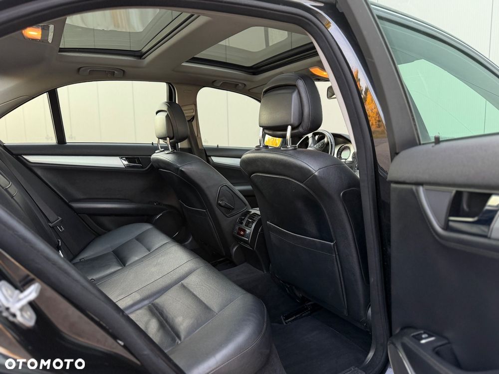 Mercedes-Benz Klasa C 220 CDI DPF Automatik Avantgarde - 28