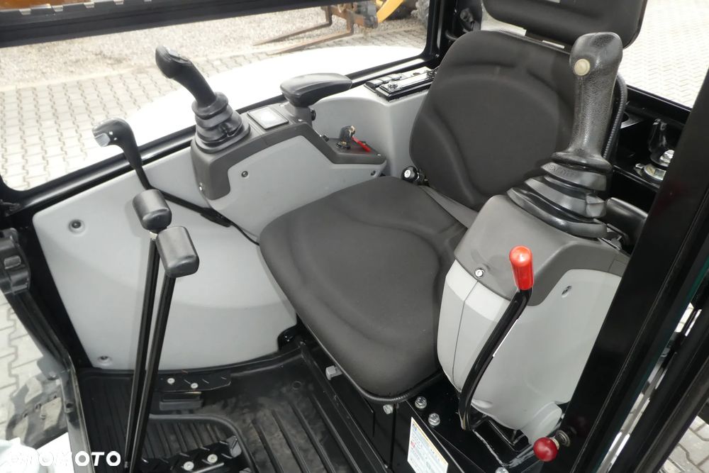 Caterpillar 302,7D CR TRZY ŁYŻKI - 24