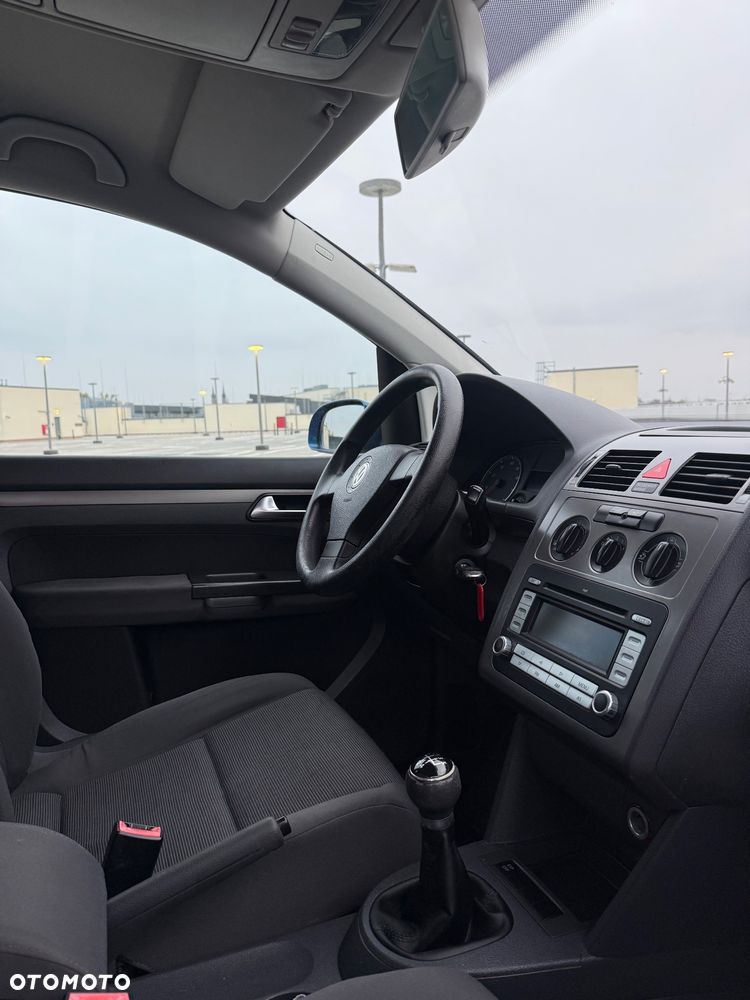Volkswagen Touran - 8