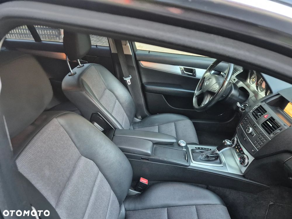 Mercedes-Benz Klasa C 220 CDI DPF Automatik BlueEFFICIENCY Avantgarde - 24