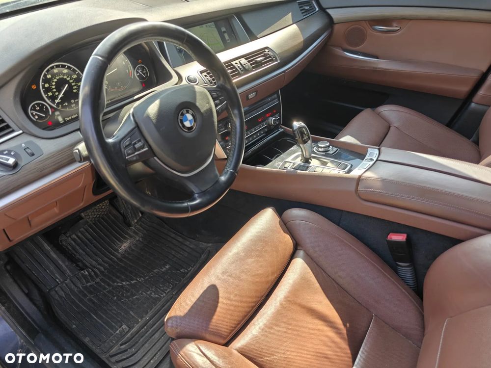 BMW 5GT 550i xDrive - 12
