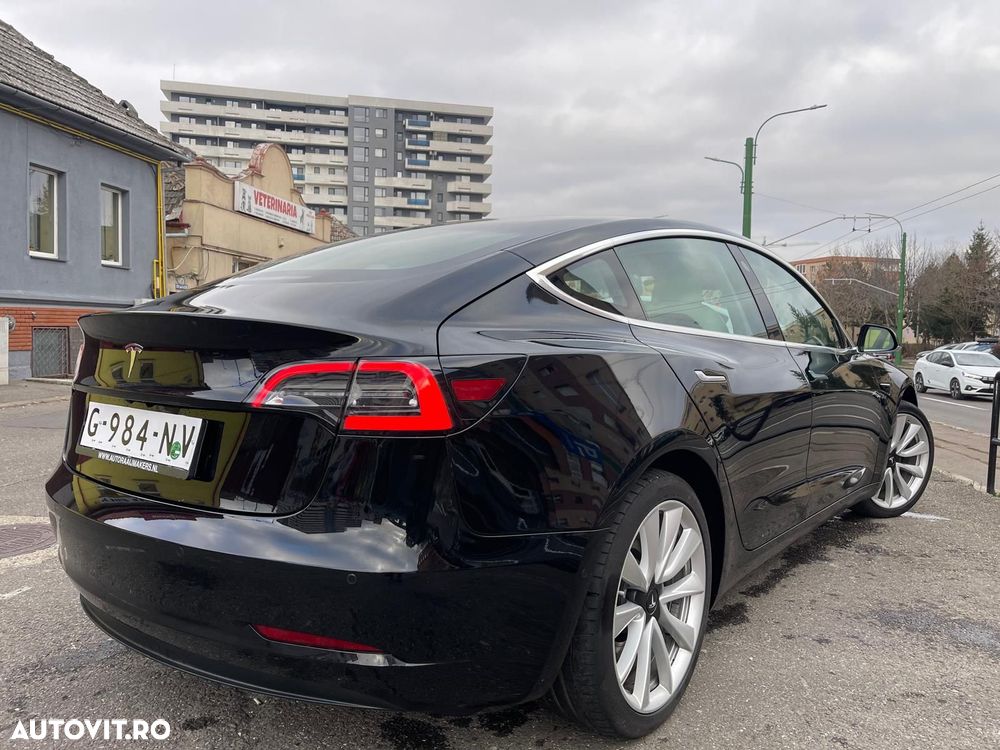 Tesla Model 3 - 4