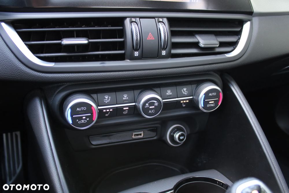 Alfa Romeo Giulia 2.0 Turbo Veloce Q4 - 25