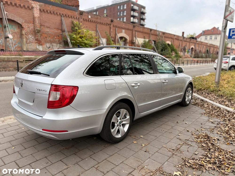 Skoda Superb 2.0 TDI Comfort DSG - 5