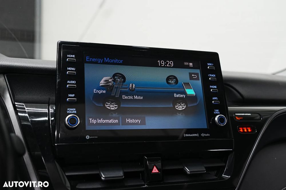 Toyota Camry Luxury - 25