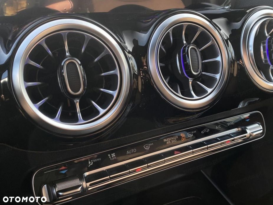 Mercedes-Benz GLA - 17