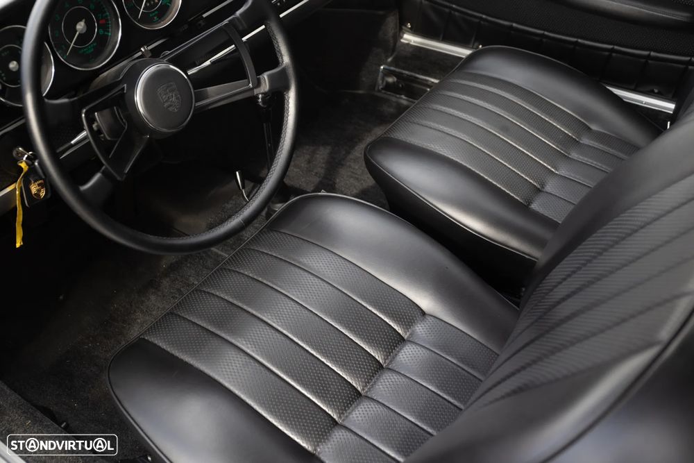 Porsche 911 Série F - 21