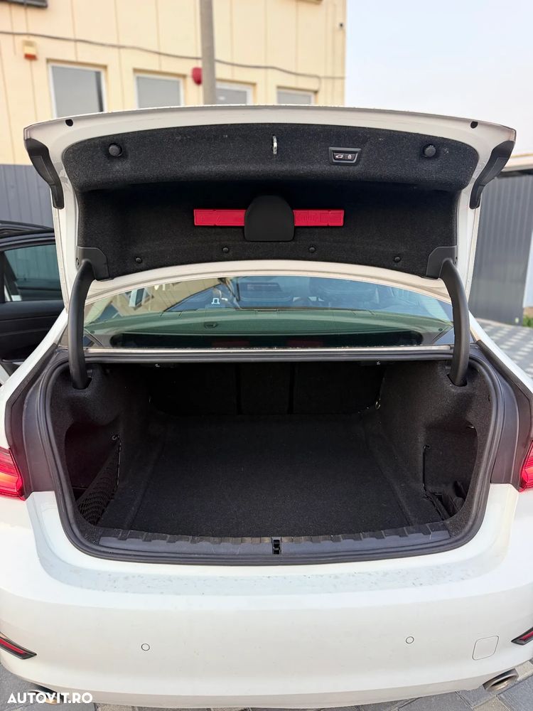 BMW Seria 3 318i Aut. - 6