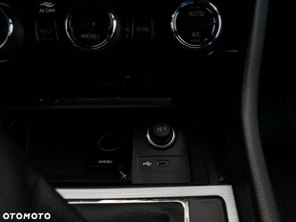 Skoda Superb 2.0 TDI SCR Ambition - 36