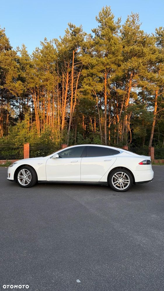 Tesla Model S - 3