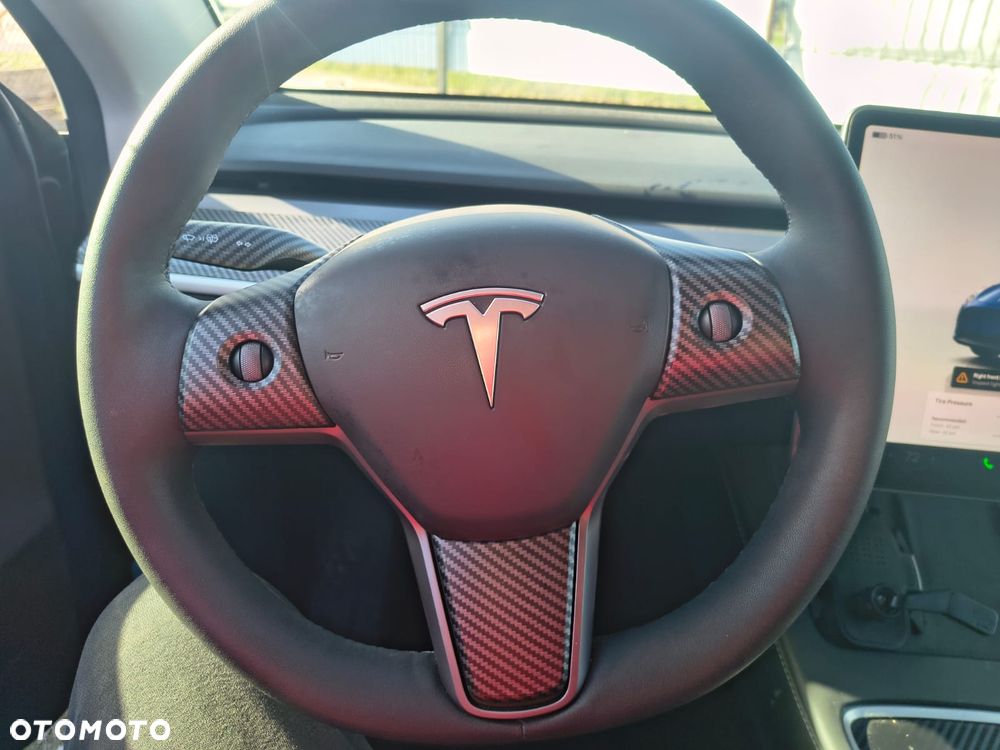 Tesla Model Y - 11
