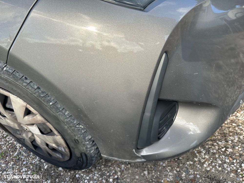 Toyota Yaris 1.0 VVT-i Comfort c/ Design-Pack - 19