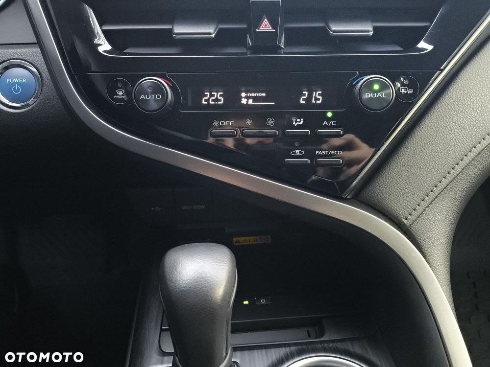 Toyota Camry 2.5 Hybrid Executive CVT - 22
