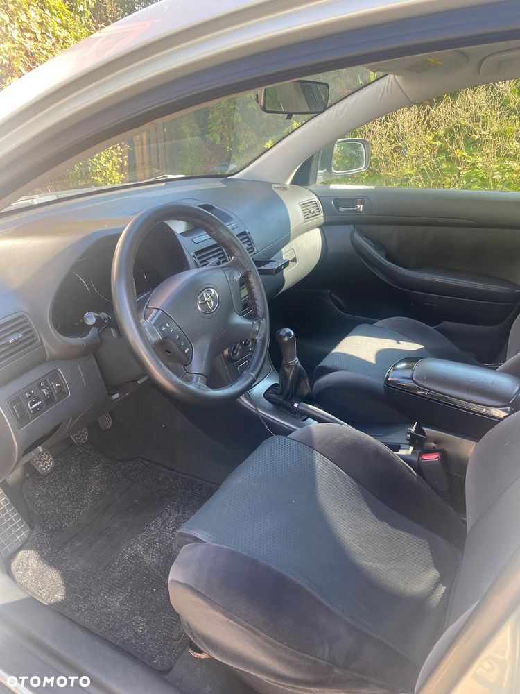 Toyota Avensis 2003 photo 5