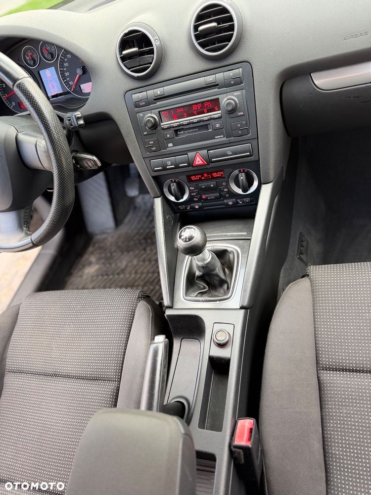 Audi A3 3-drzwiowe 1.6 FSI Ambition - 12