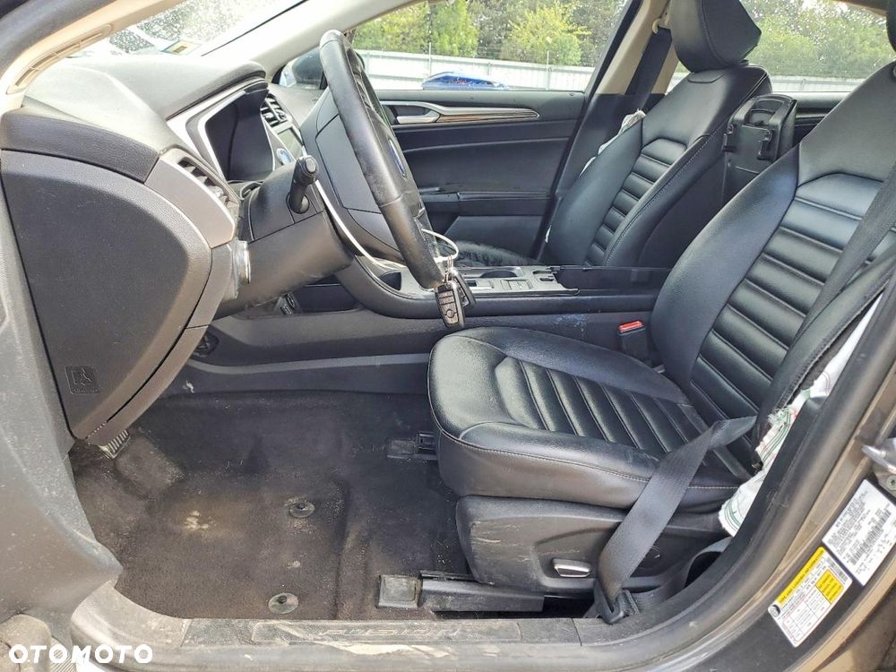 Ford Fusion - 8