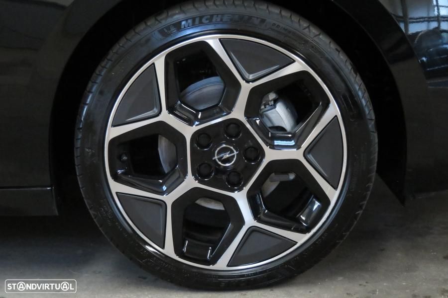 Opel Astra 1.2 T GS - 36