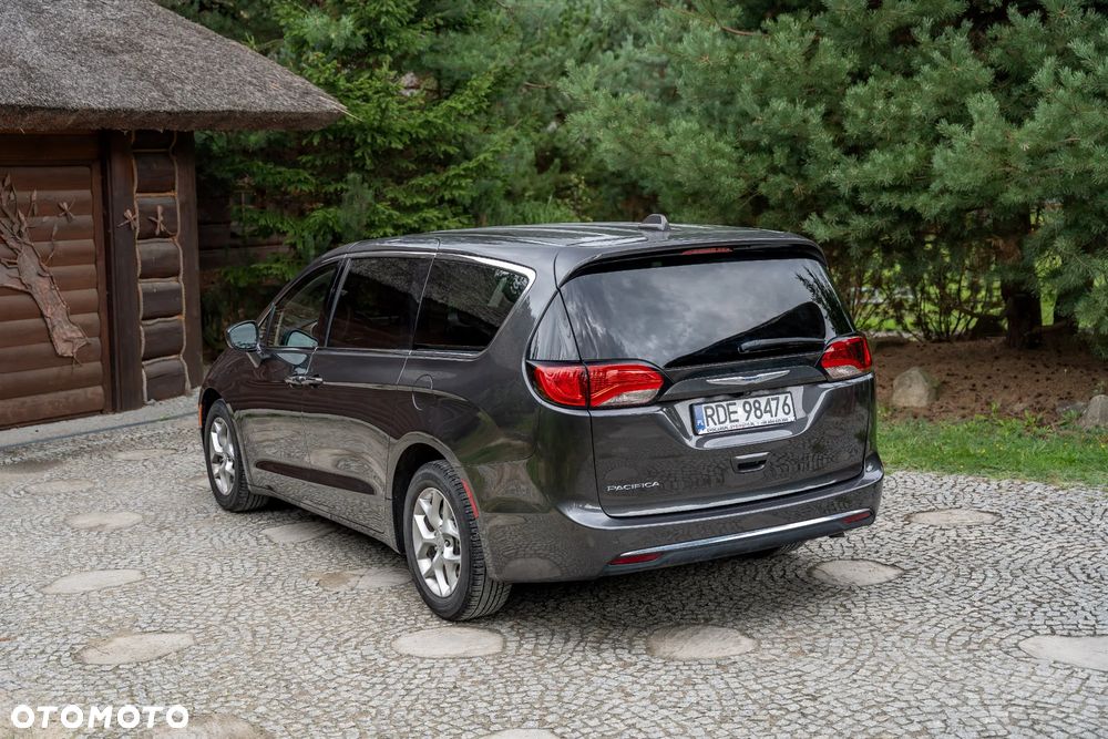 Chrysler Pacifica - 3