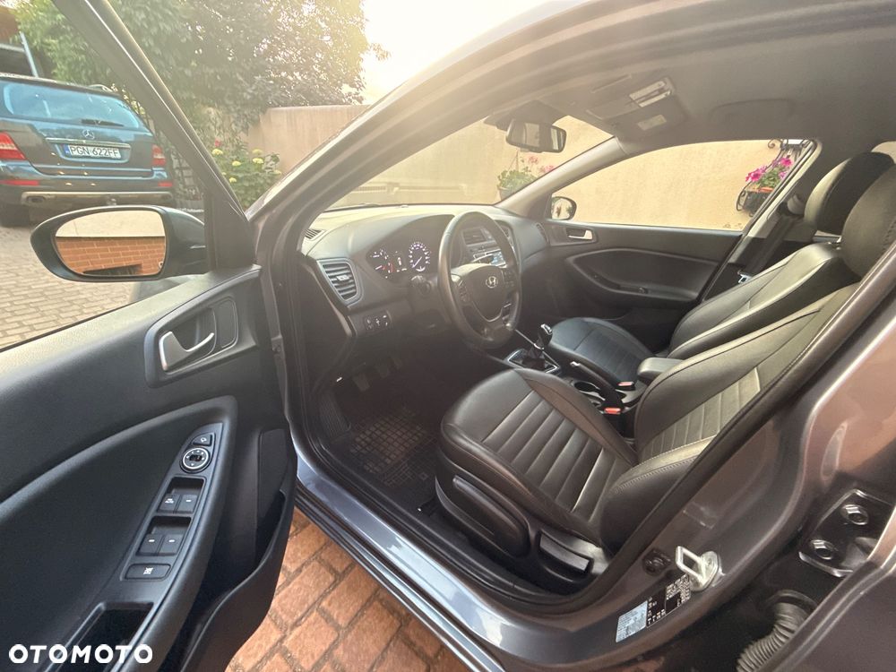 Hyundai i20 1.4 Premium - 12