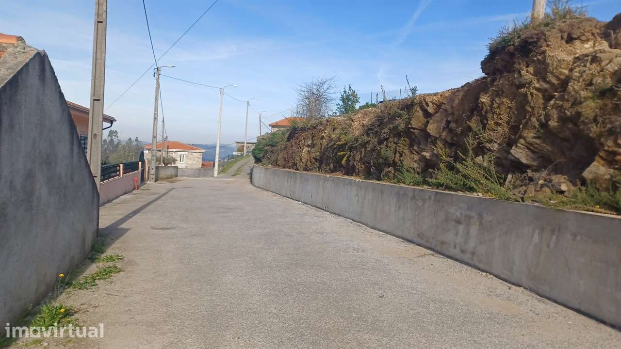 Lote de Terreno  Venda em Lustosa e Barrosas (Santo Estêvão),Lousada - Grande imagem: 2/7