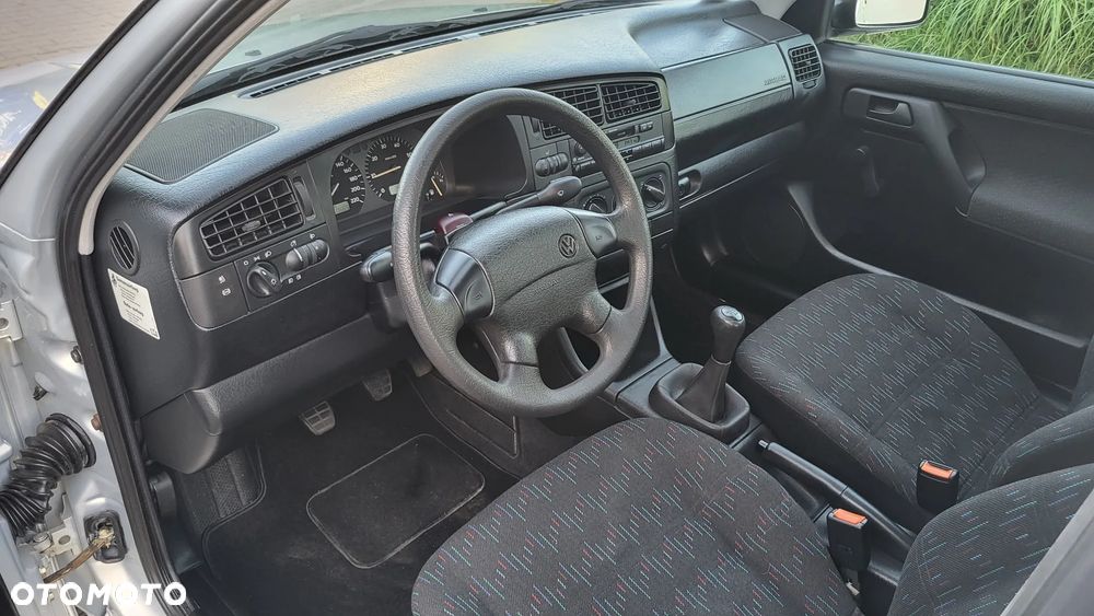 Volkswagen Golf - 11