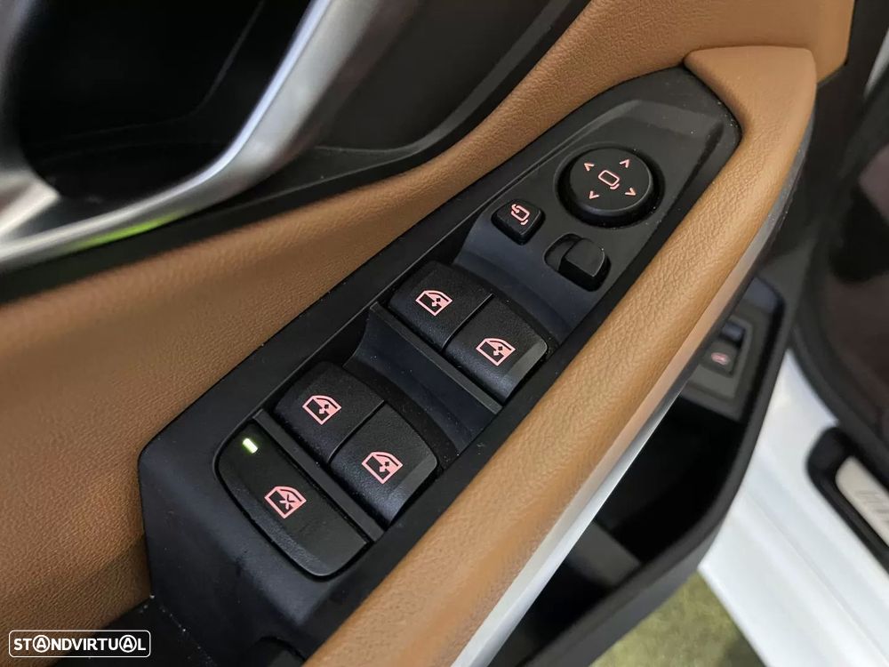 BMW 320 e Pack Desportivo M Auto - 37