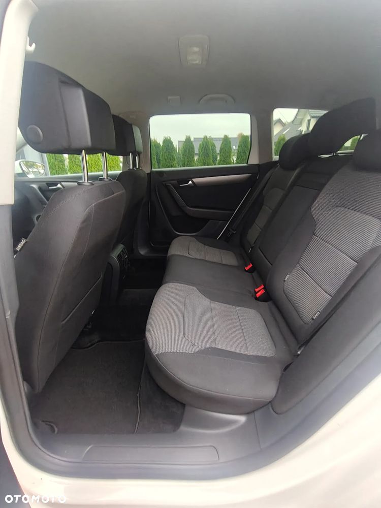 Volkswagen Passat - 13