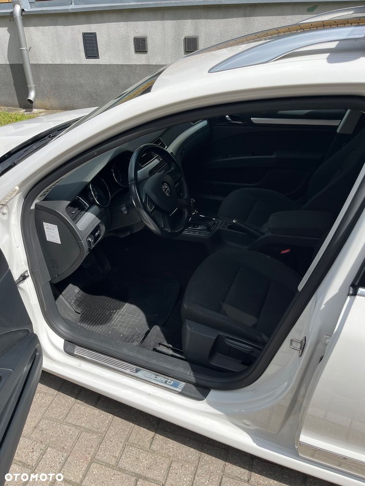 Skoda Superb 2.0 TDI Elegance DSG - 22