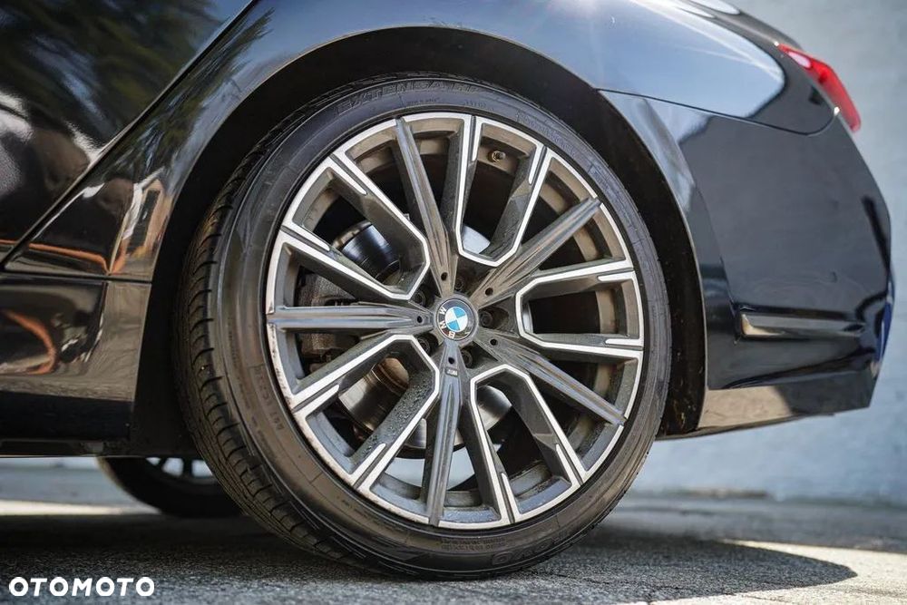 BMW Seria 7 740i - 36