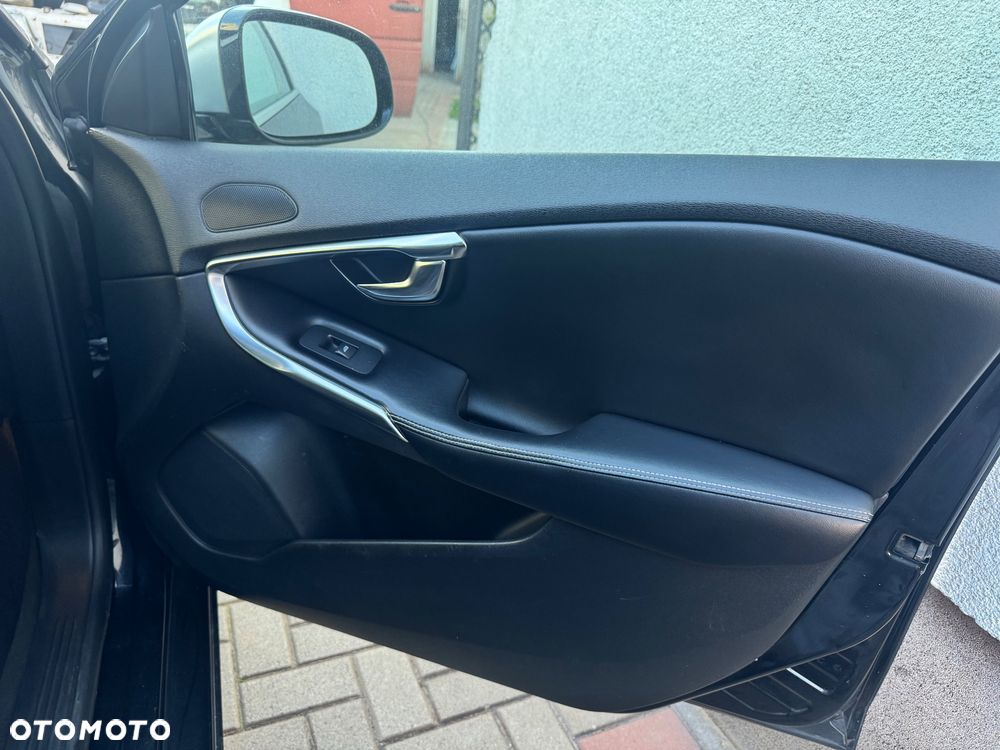 Volvo V40 D2 R-Design - 10