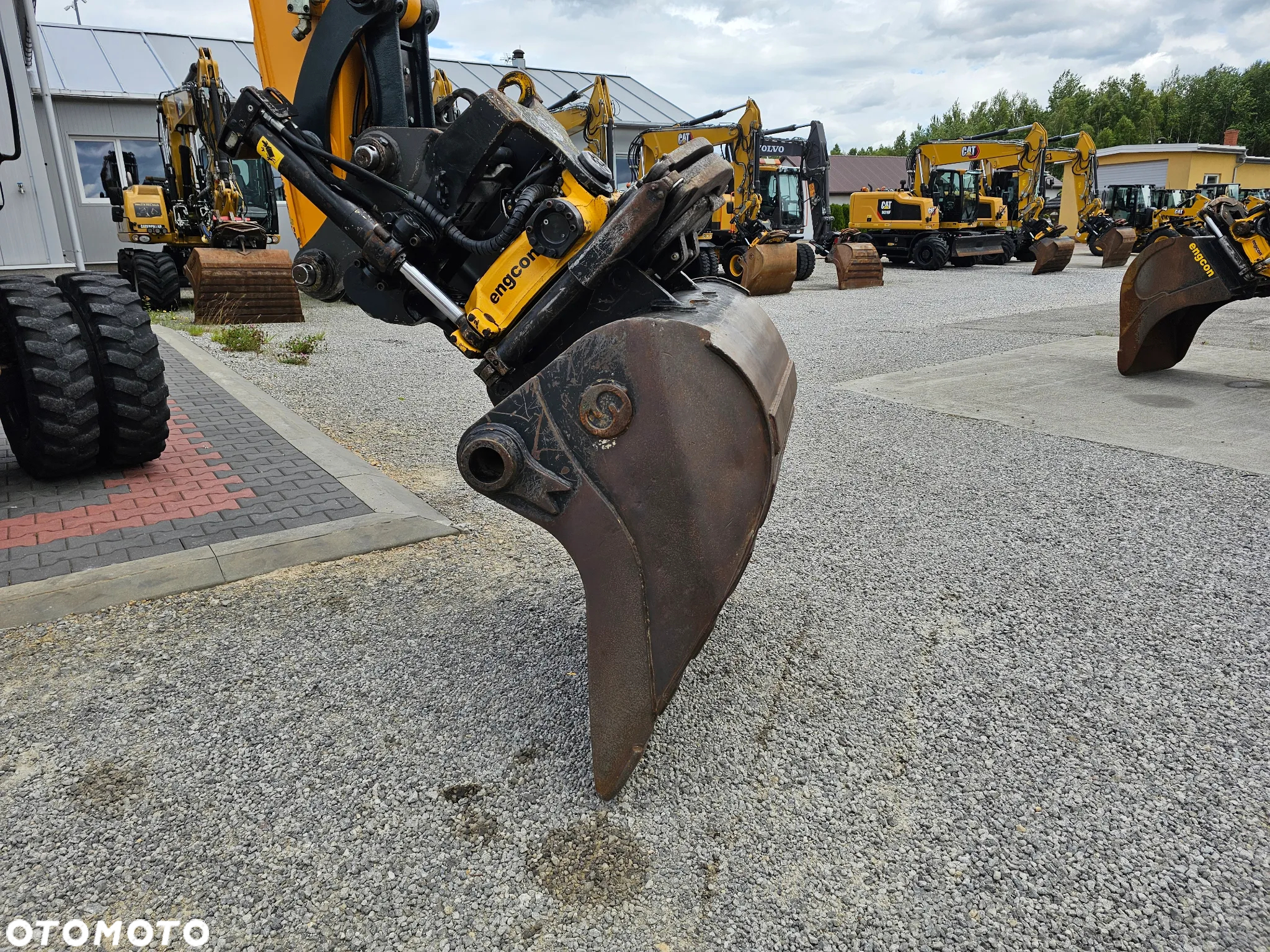 Hyundai 140 W 9 A - 8