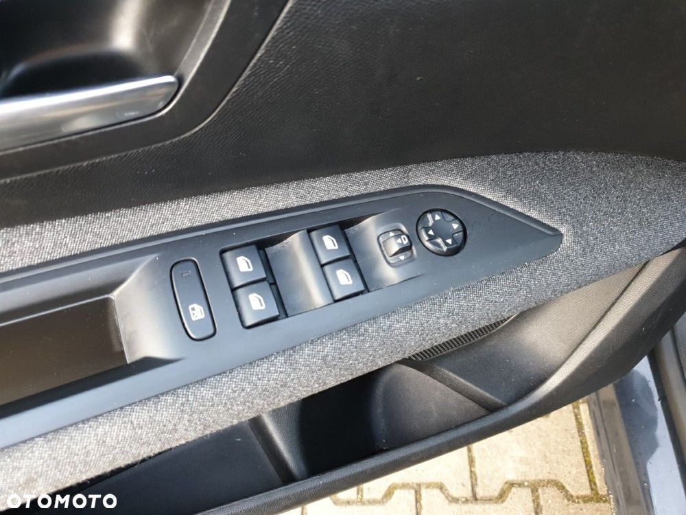 Peugeot 3008 1.2 PureTech Allure S&S - 13