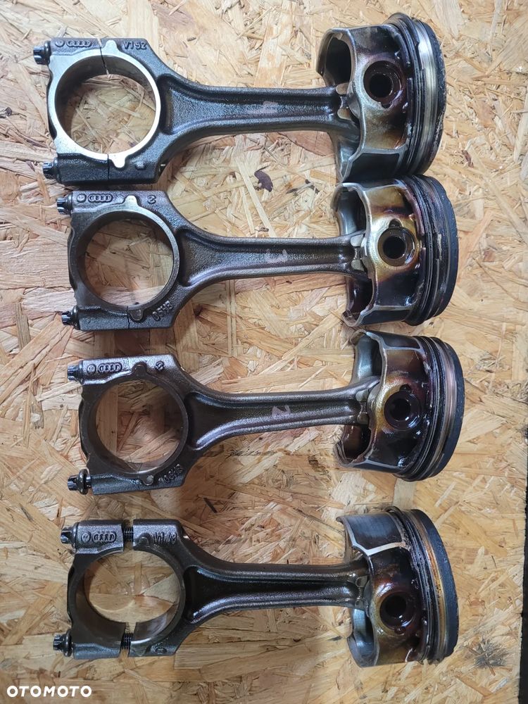 TŁOK Z KORBĄ  POPRAWIONE Z 2015 R DO SILNIKA 2.0 TFSI CAE