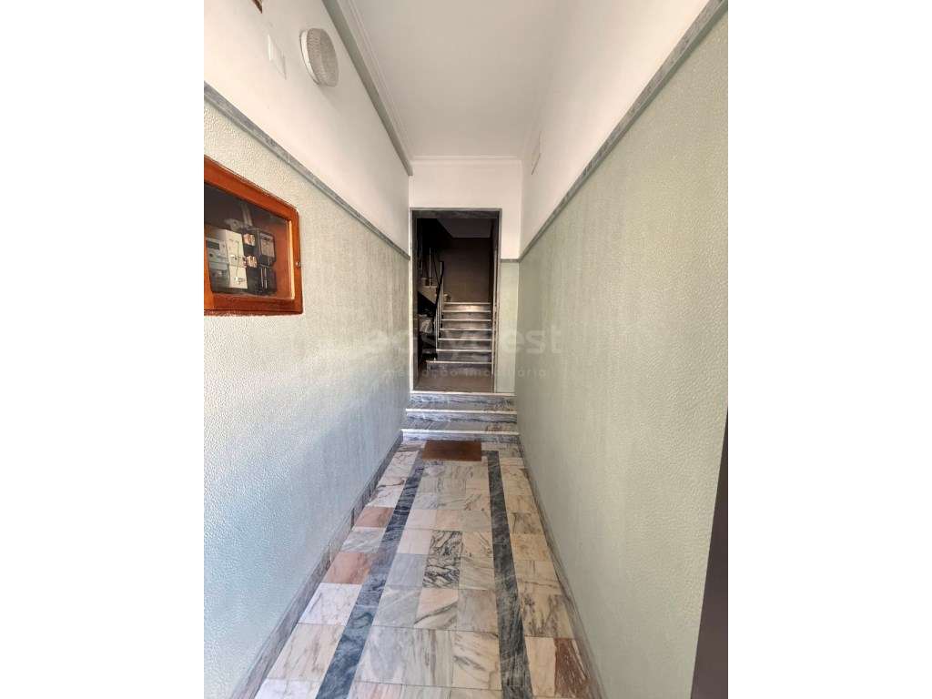 Apartamento T1 com excelente localização no Barreiro - Grande imagem: 3/17