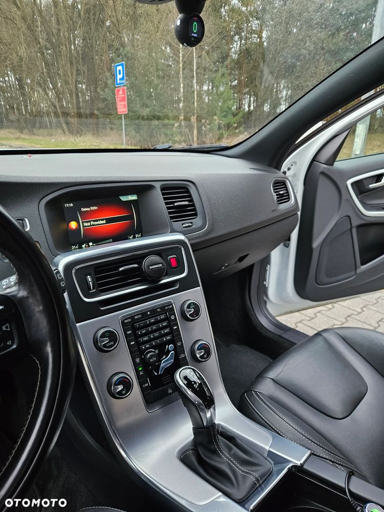 Volvo V60 D4 Drive-E Momentum - 13