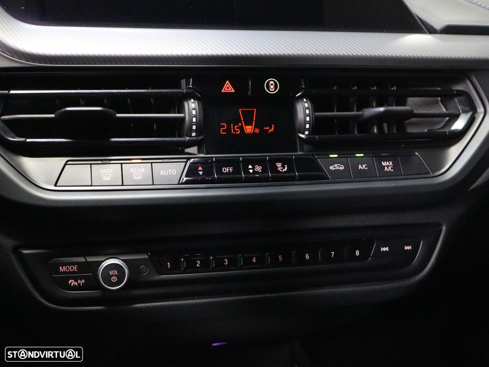 BMW 118 i Pack Desportivo M Auto - 23