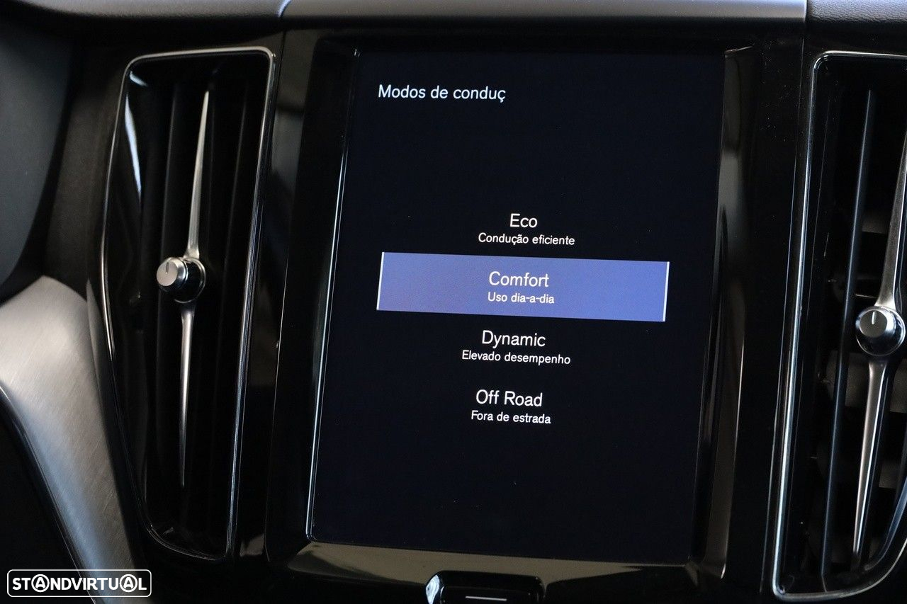 Volvo XC 60 2.0 D4 Momentum Geartronic - 14