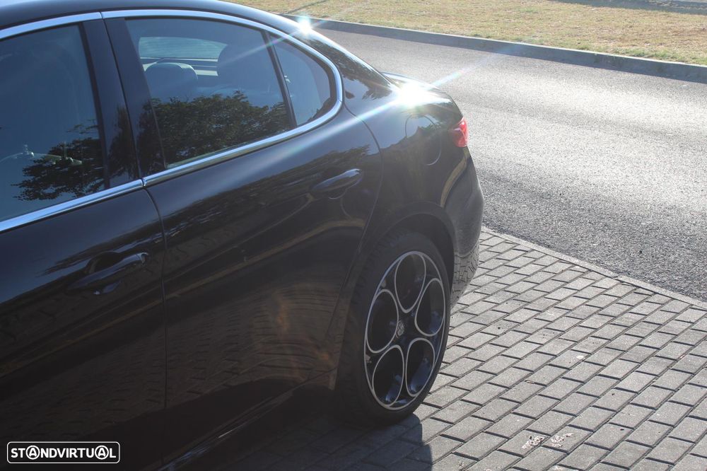 Alfa Romeo Giulia - 6