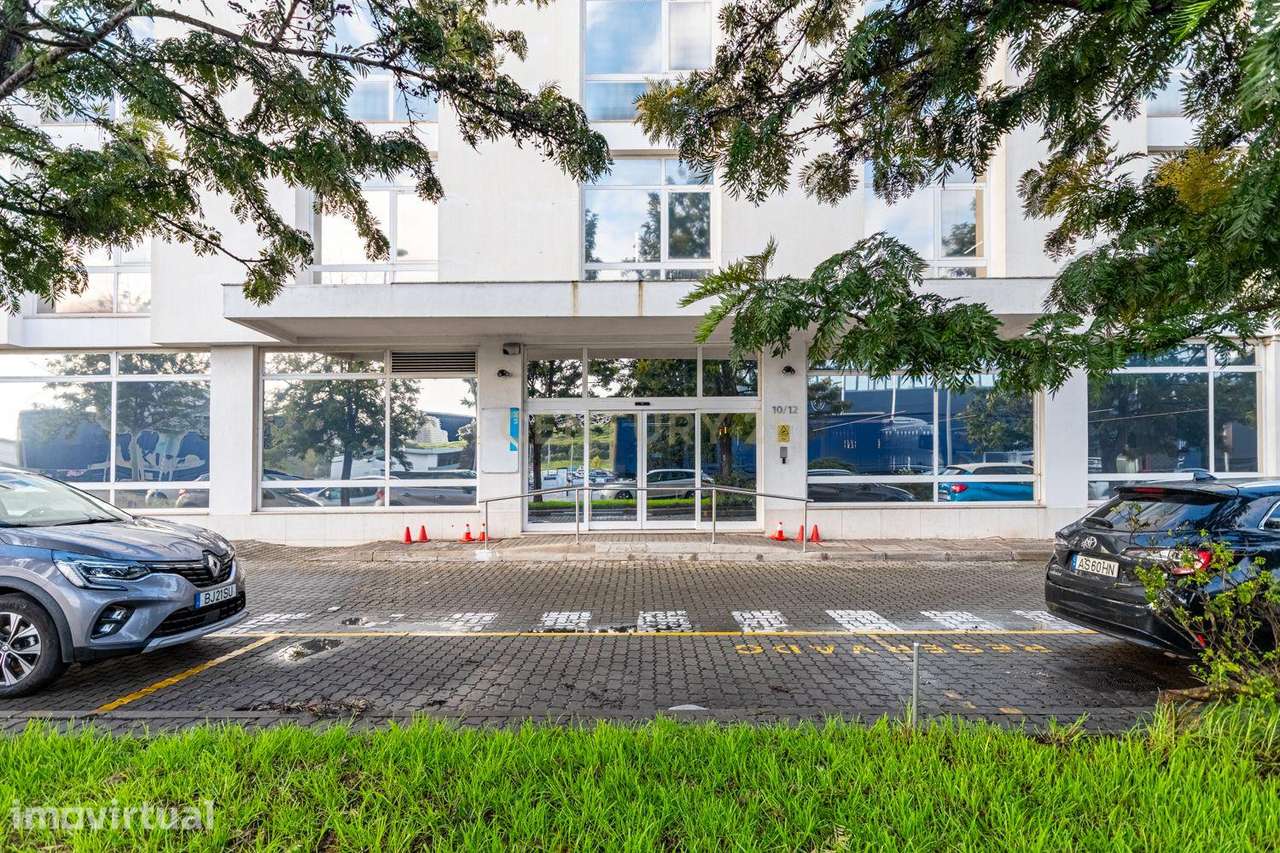 Edifício de escritórios moderno em Carnaxide, Oeiras - Grande imagem: 2/39