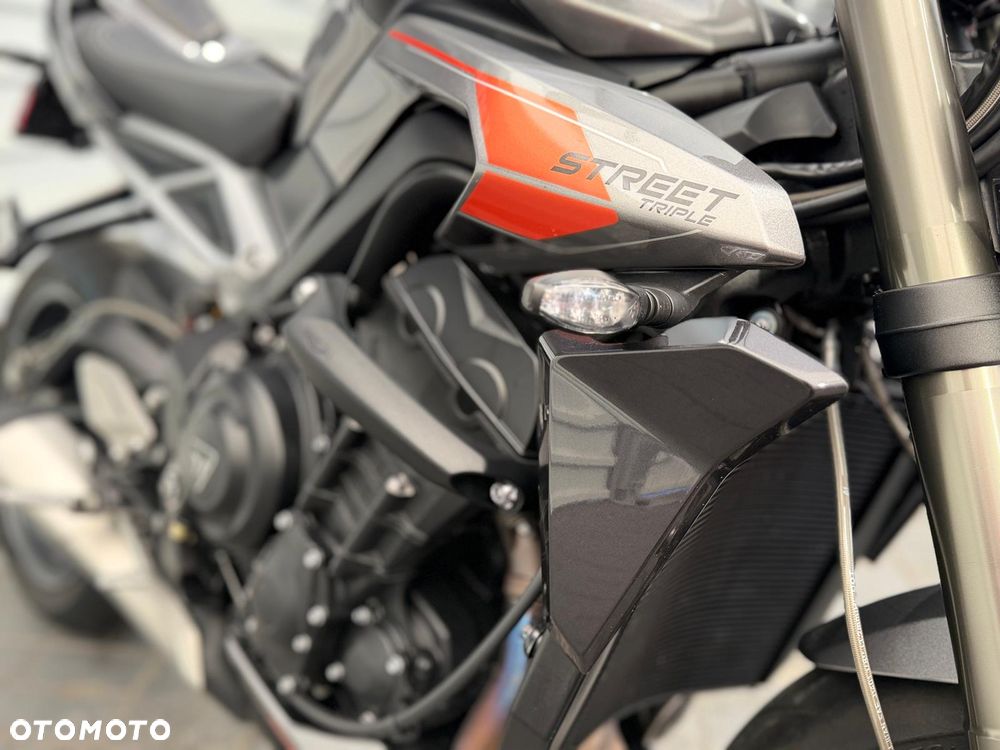 Triumph Street Triple - 13