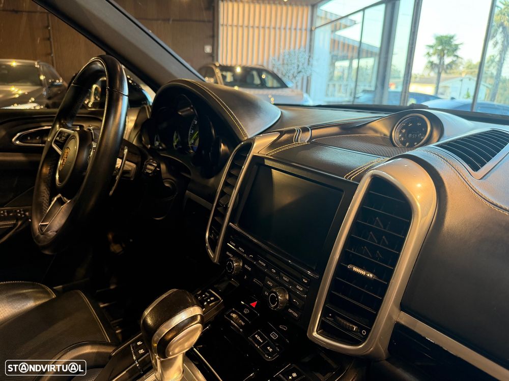 Porsche Cayenne S E-Hybrid Platinum Edition - 42
