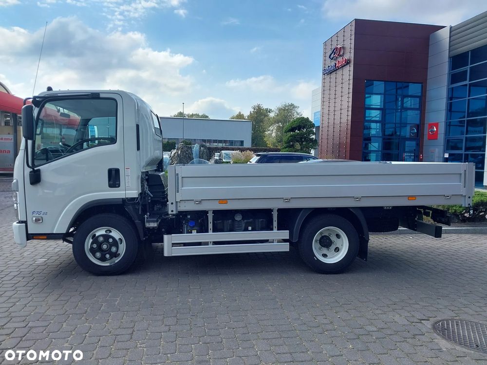 Isuzu P75 5.2 L - 30