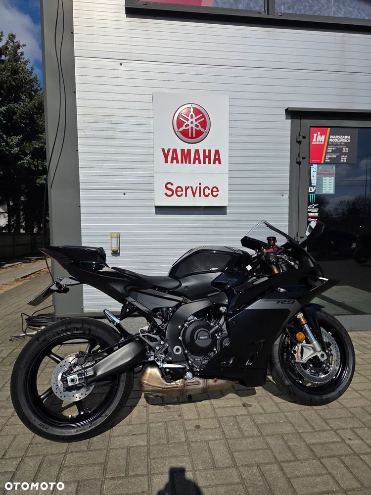 Yamaha R9 - 1